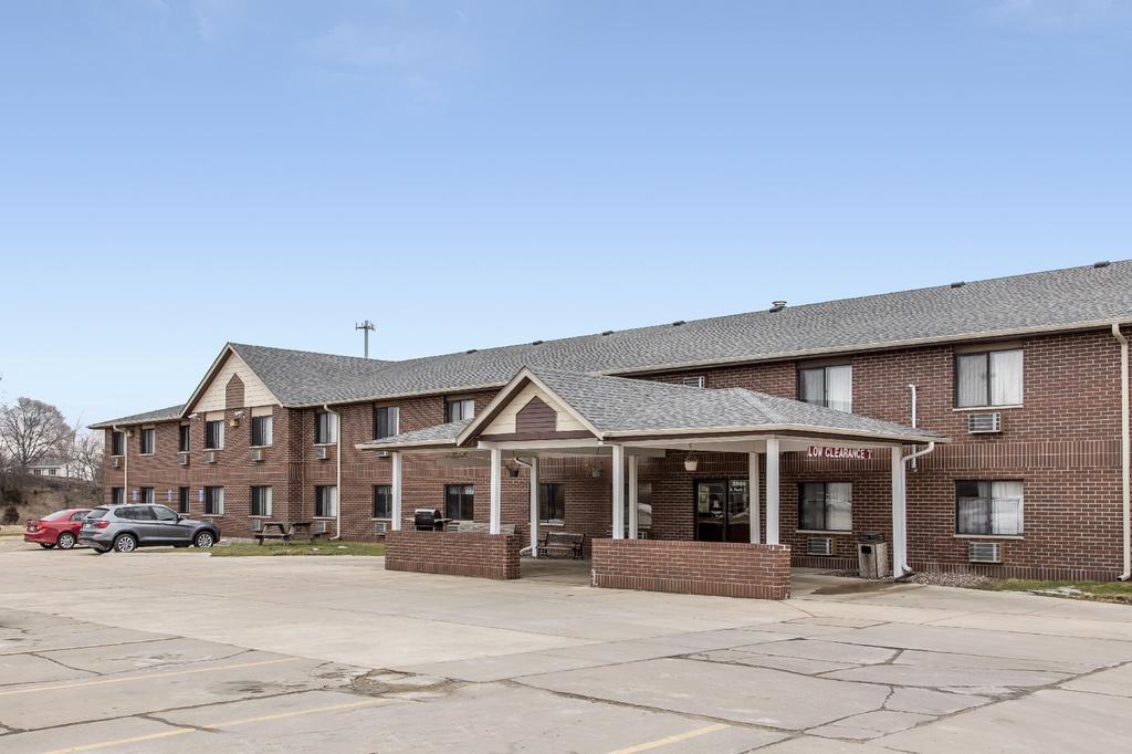 Econo Lodge Inn & Suites Dubuque Zewnętrze zdjęcie