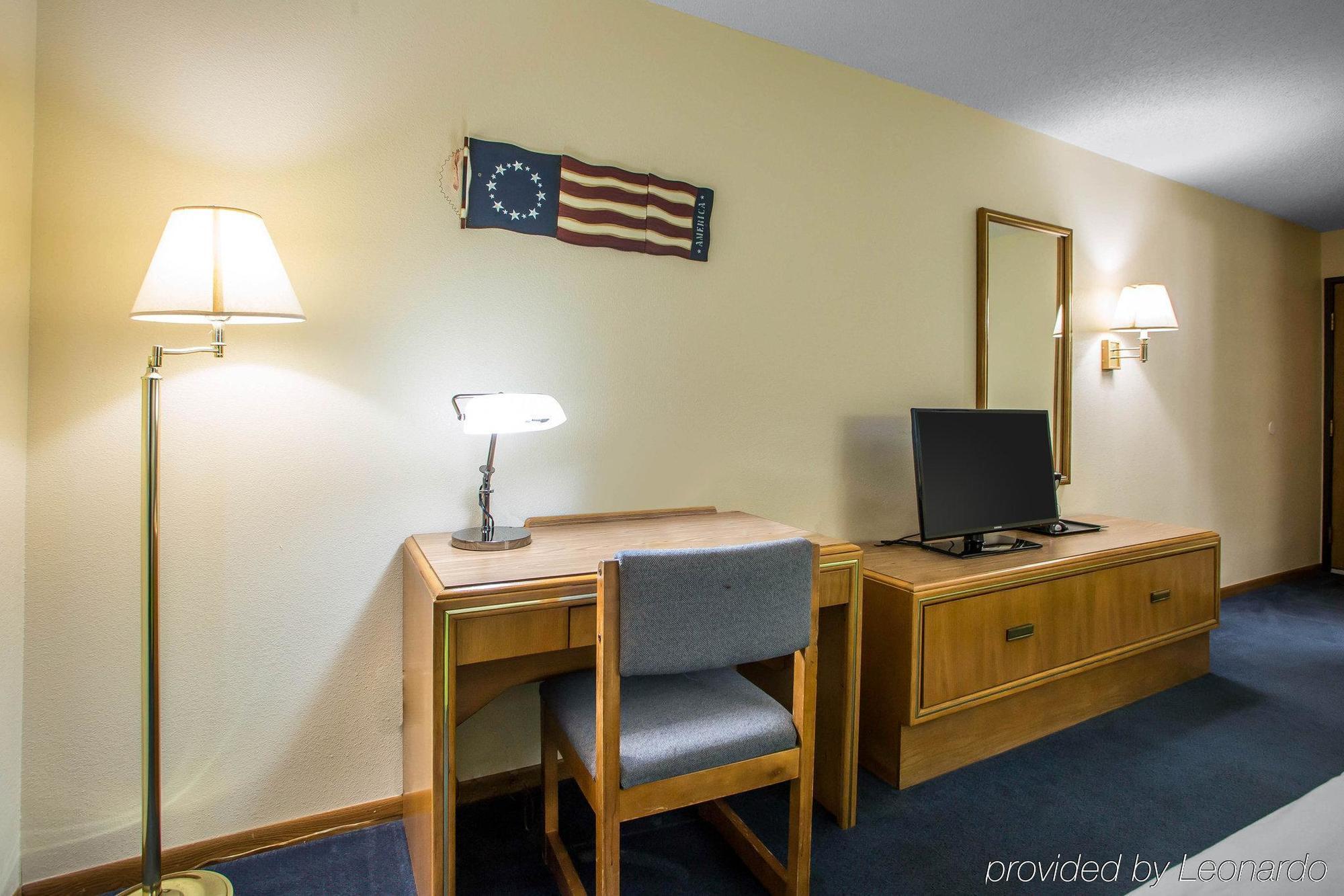 Econo Lodge Inn & Suites Dubuque Zewnętrze zdjęcie