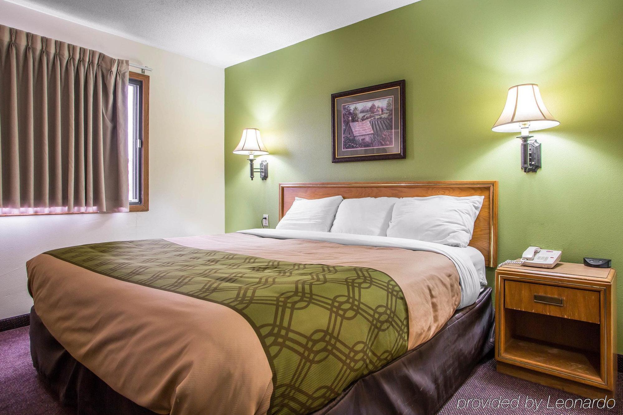 Econo Lodge Inn & Suites Dubuque Zewnętrze zdjęcie
