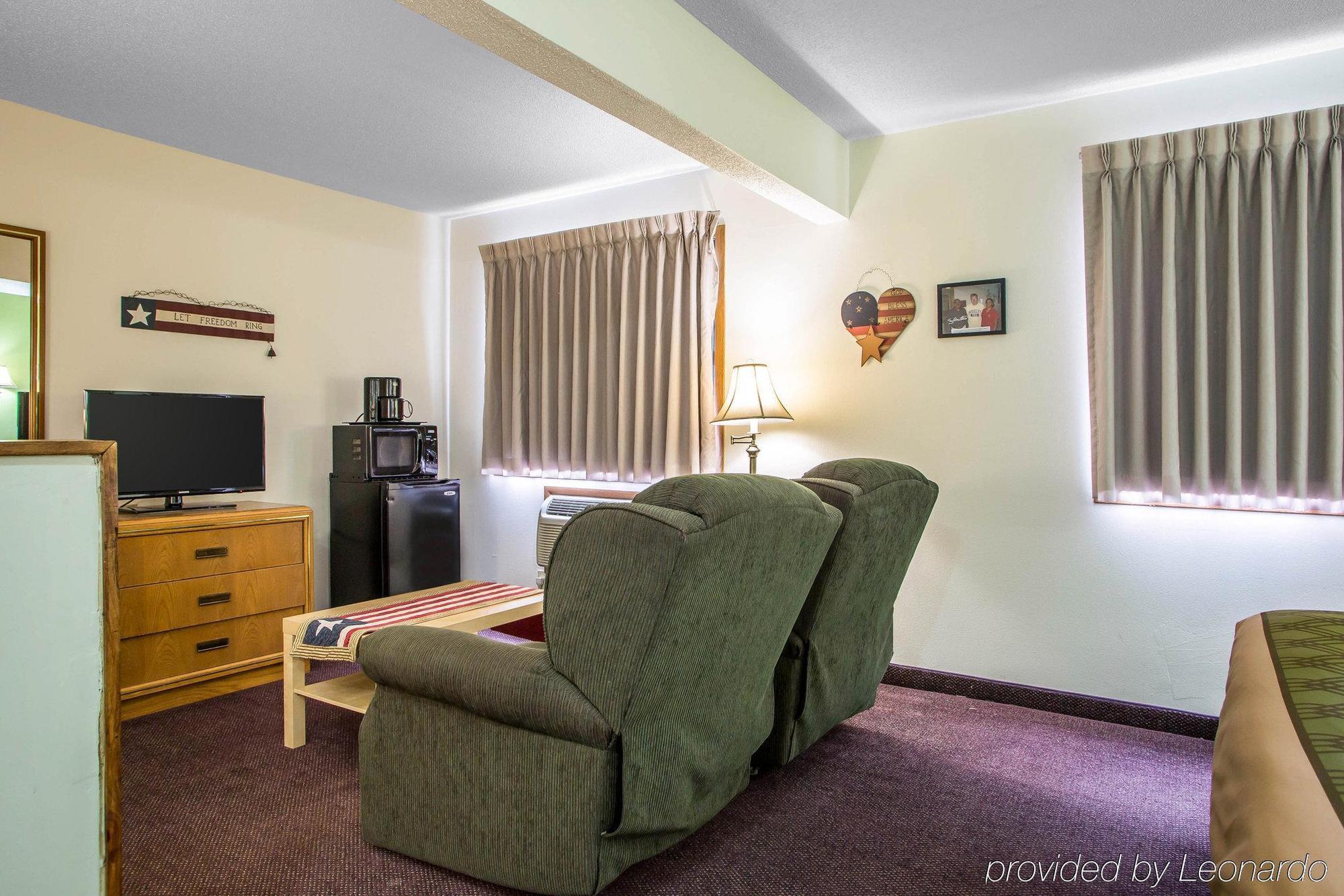 Econo Lodge Inn & Suites Dubuque Zewnętrze zdjęcie