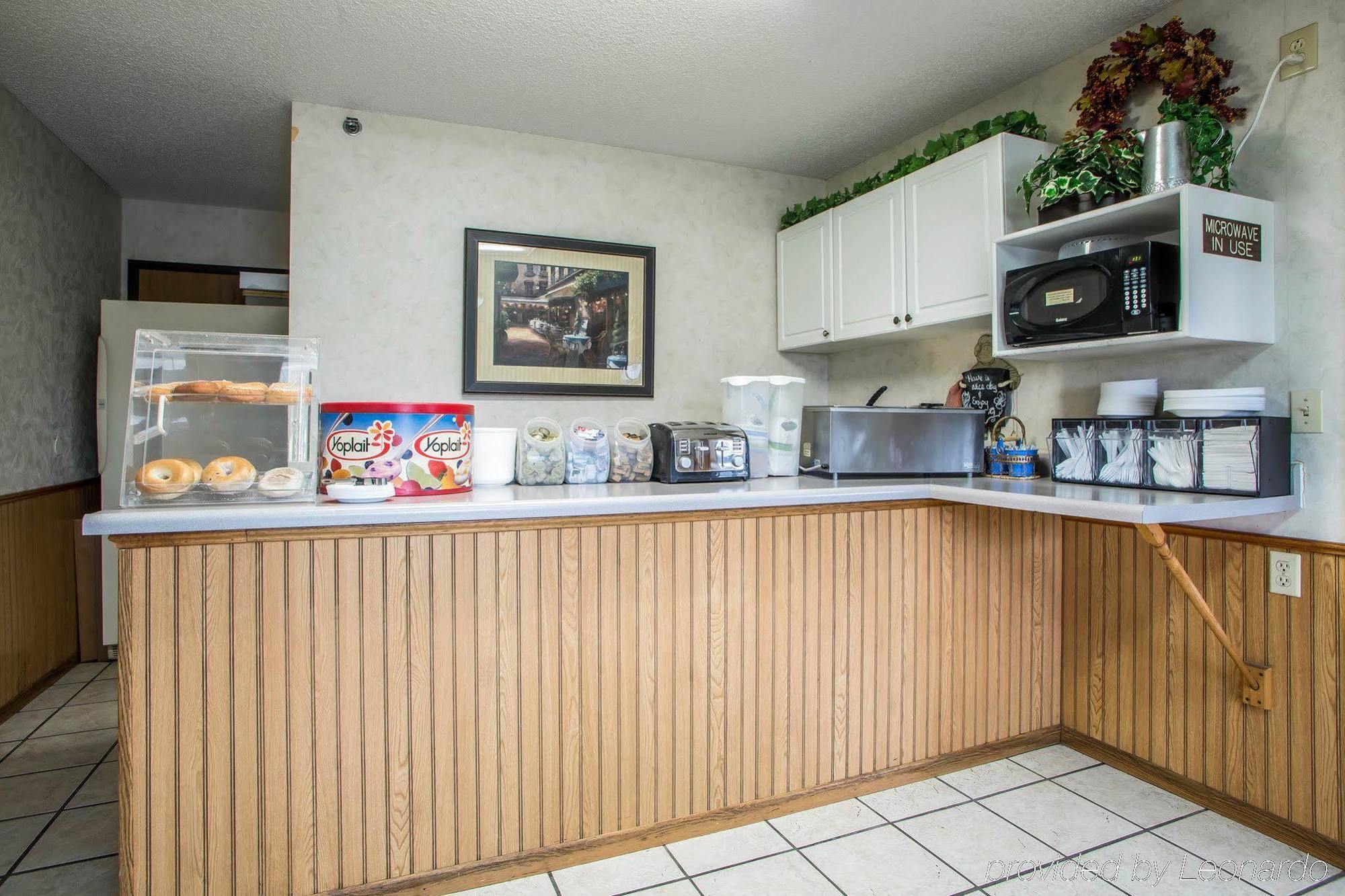 Econo Lodge Inn & Suites Dubuque Zewnętrze zdjęcie