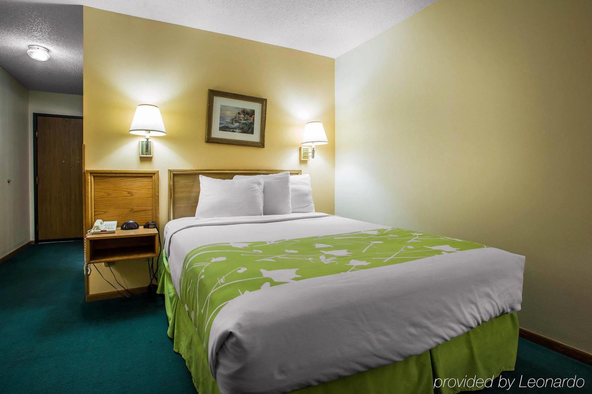 Econo Lodge Inn & Suites Dubuque Zewnętrze zdjęcie