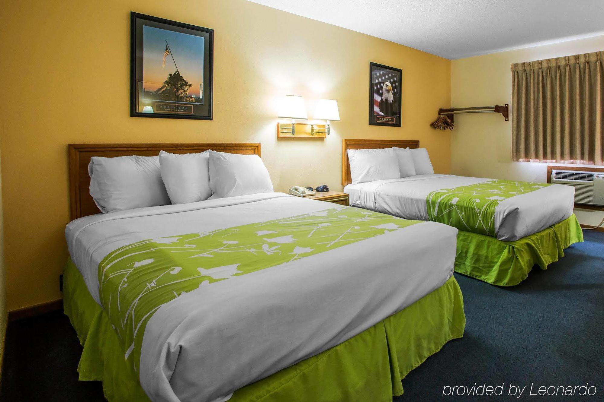 Econo Lodge Inn & Suites Dubuque Zewnętrze zdjęcie