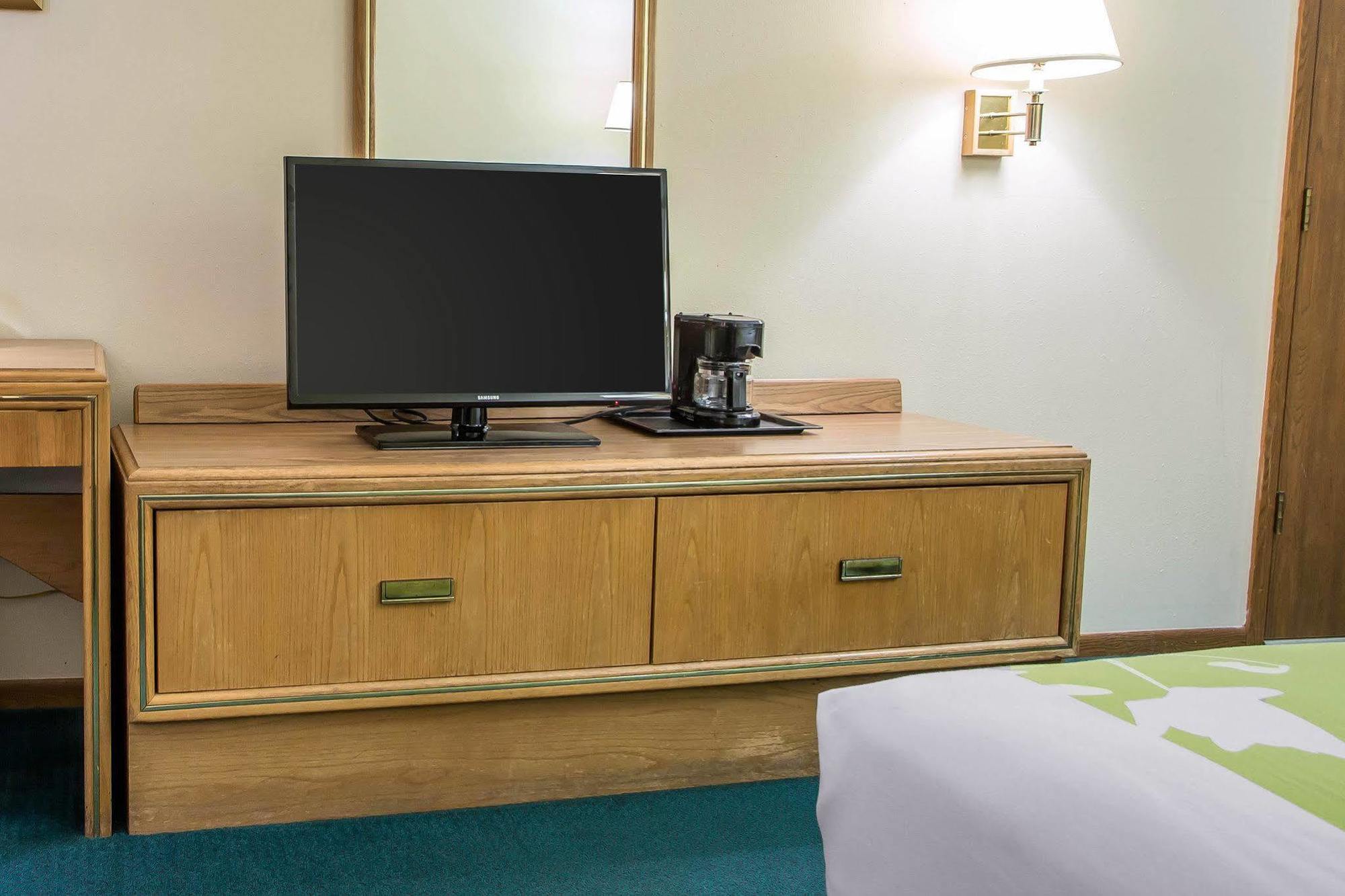 Econo Lodge Inn & Suites Dubuque Zewnętrze zdjęcie