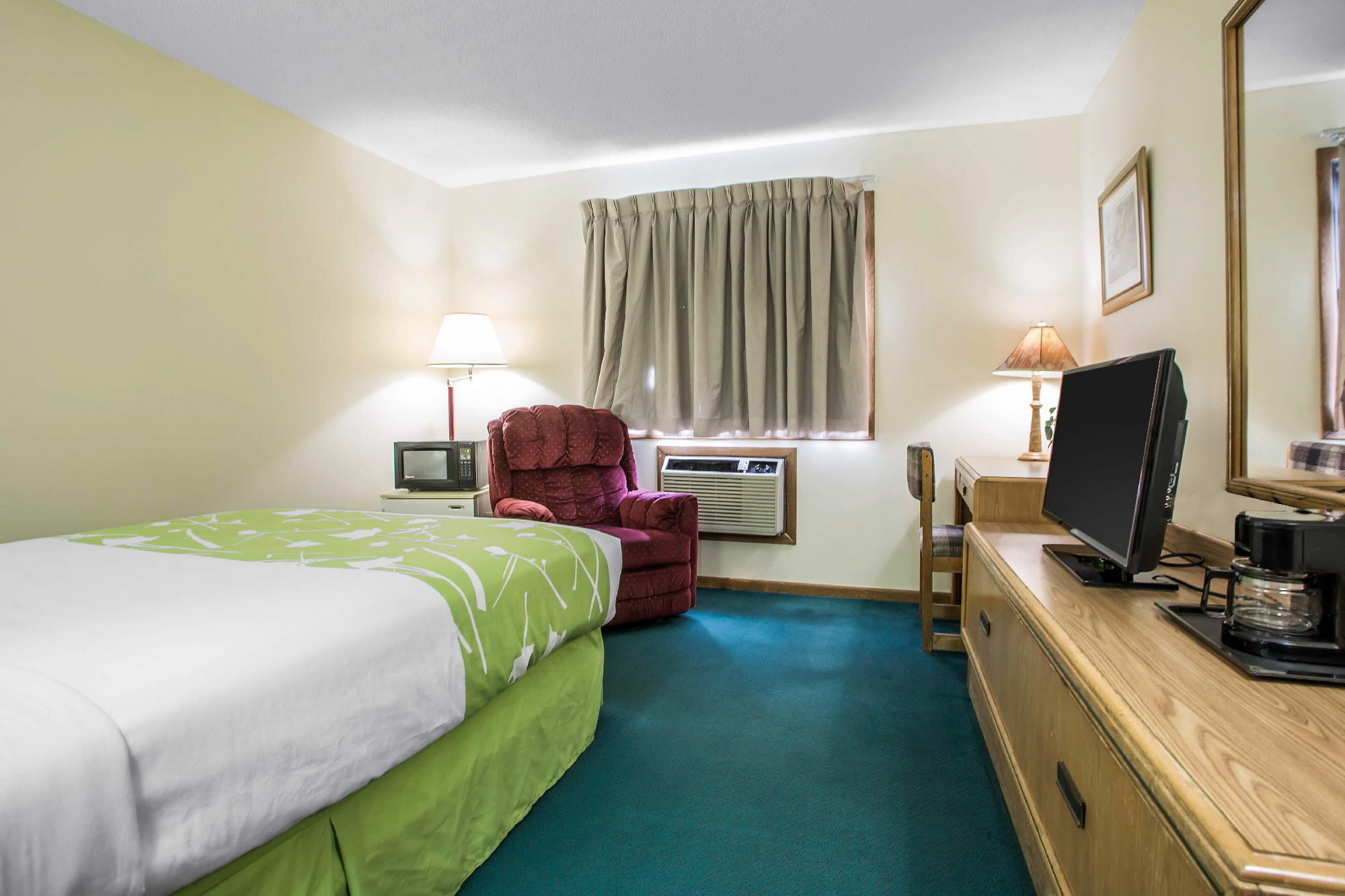 Econo Lodge Inn & Suites Dubuque Zewnętrze zdjęcie